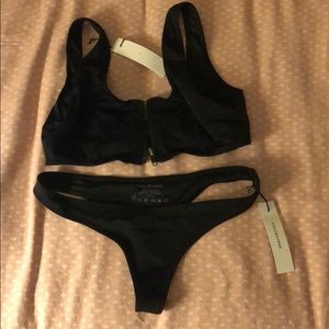 Coulbourne Black Bond Set